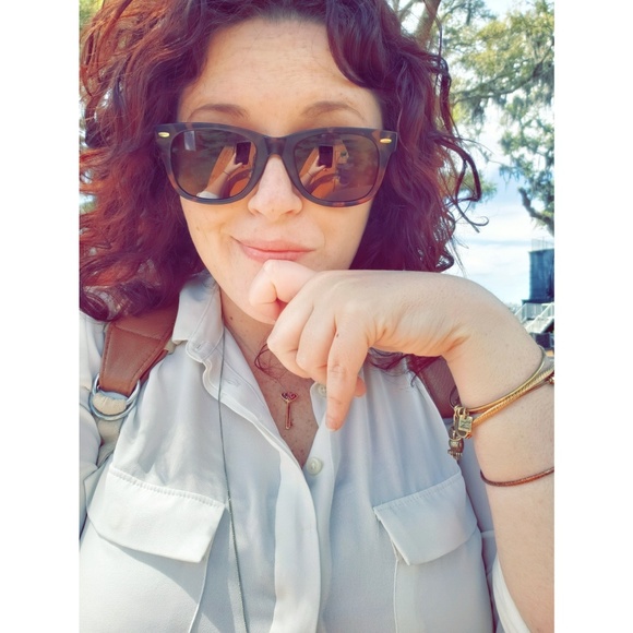 Meet your Posher, Hannah - Picture 2 of 3